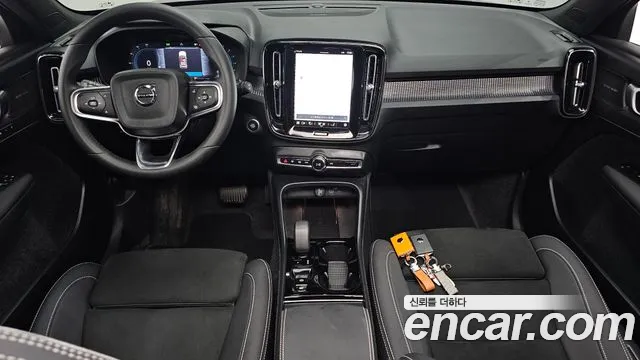 Volvo XC40 2025