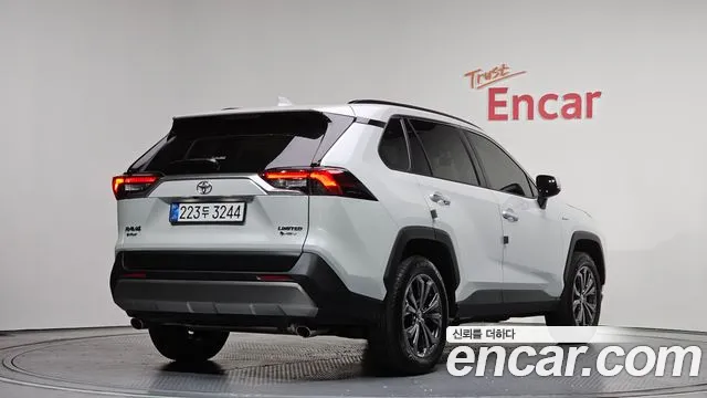 Toyota RAV4 2025