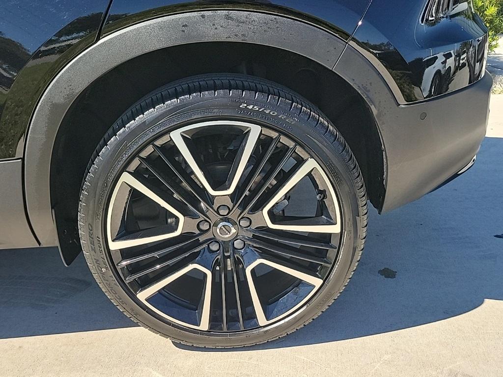 Volvo XC40 2025