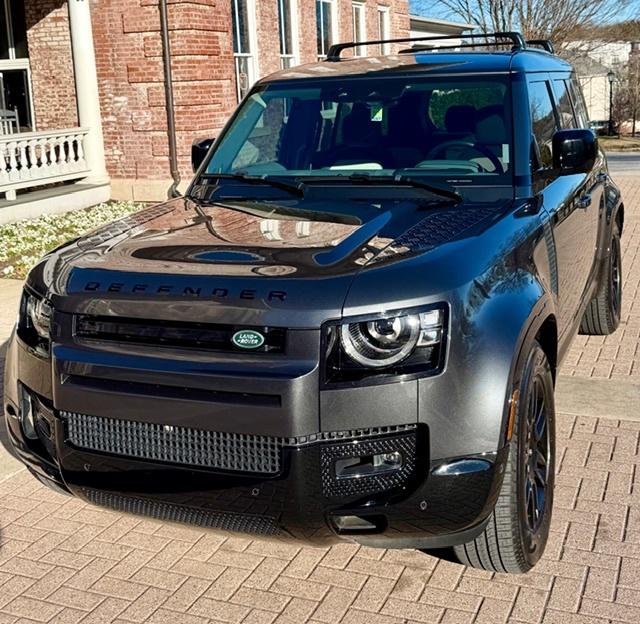 Land Rover Defender 2024