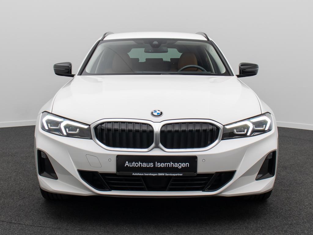 BMW 330 2023