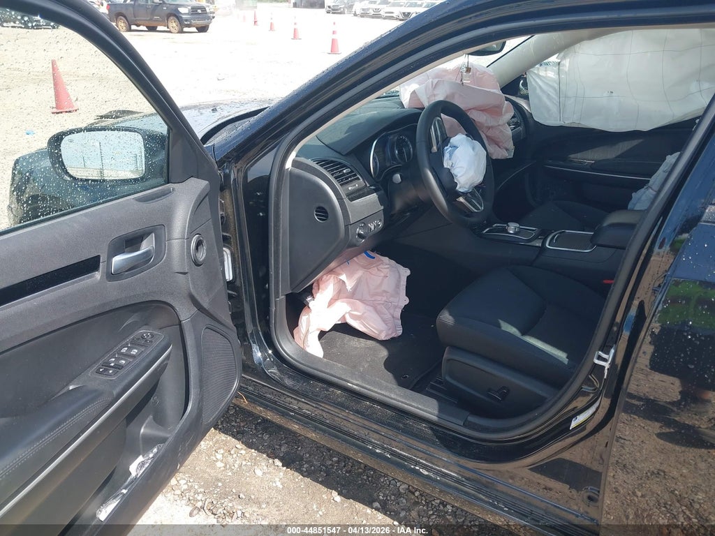 Chrysler 300 2023