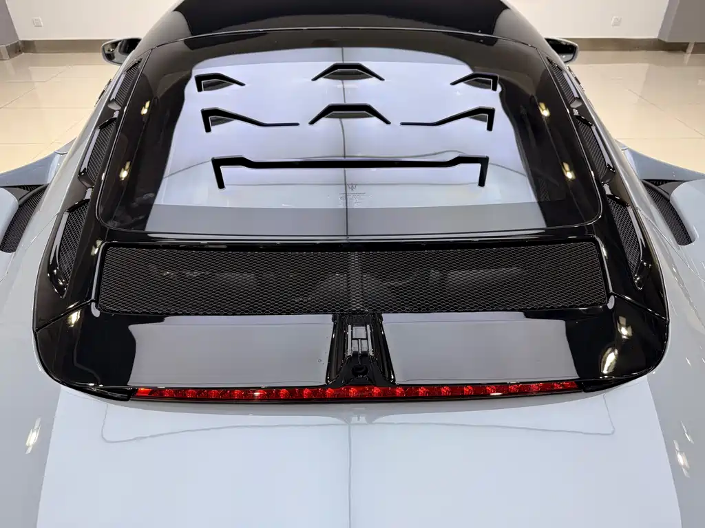 Maserati MC20 2023