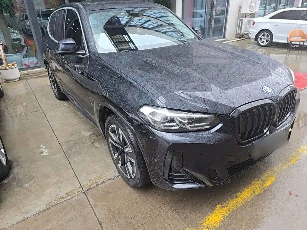 BMW iX3 2024