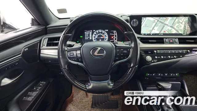 Lexus ES 2021