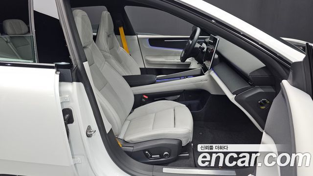 Polestar 4 2025