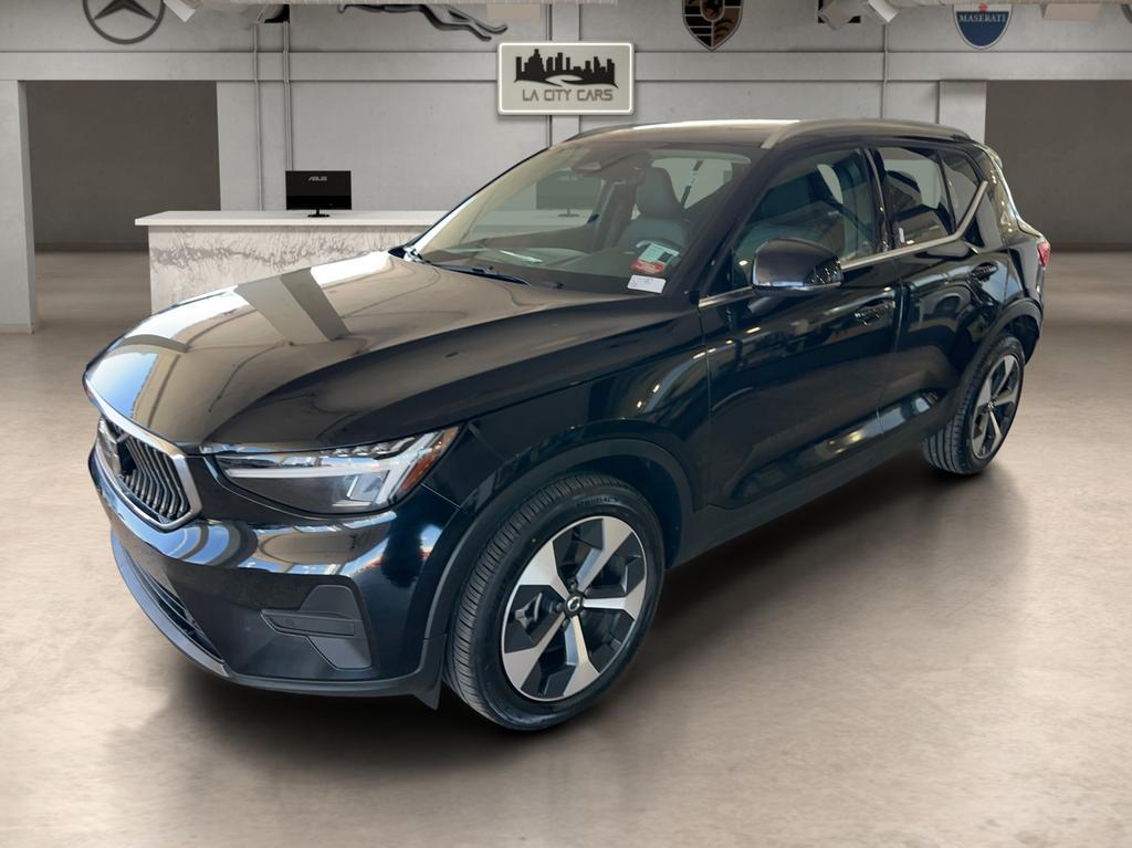 Volvo XC40 2025