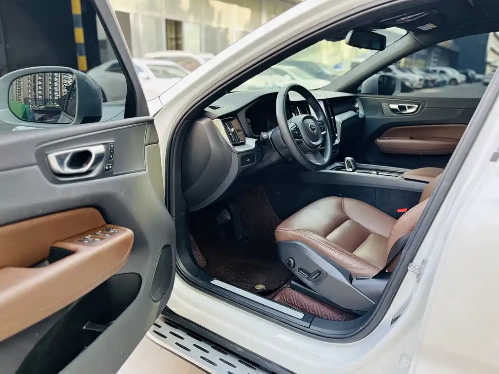 Volvo XC60 2022