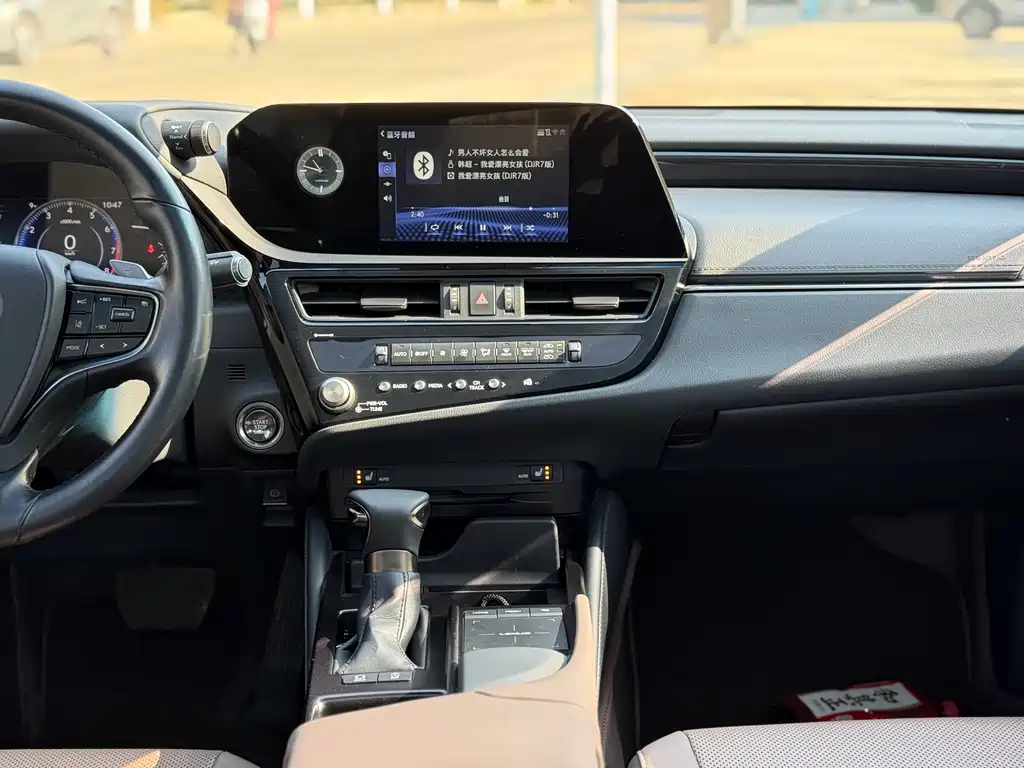 Lexus ES 2021