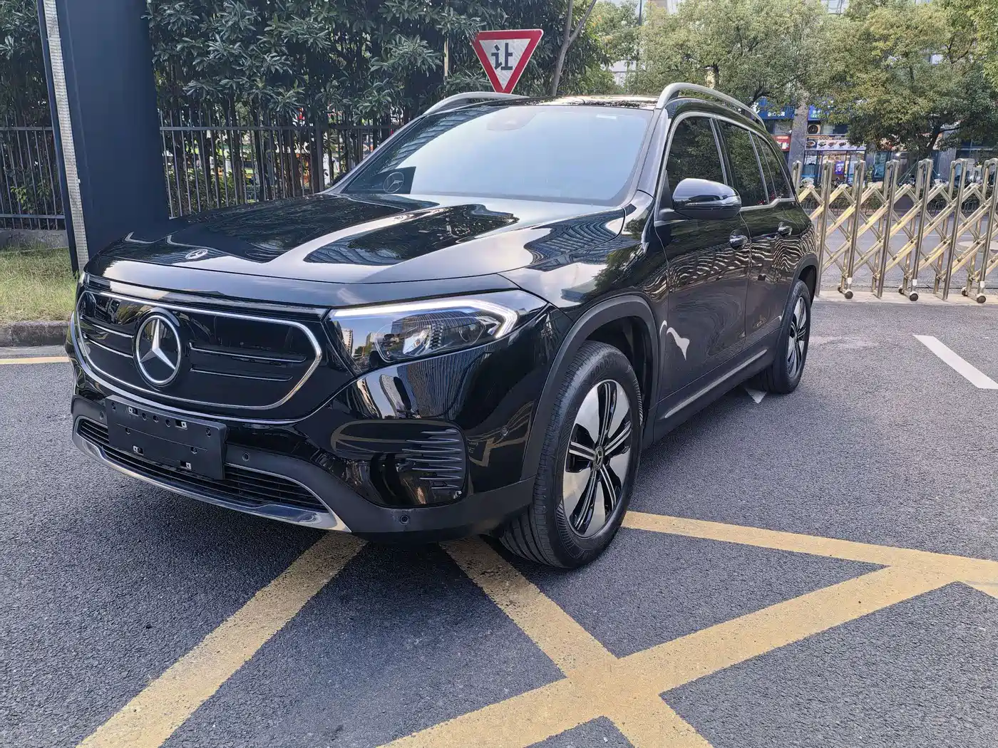 Mercedes-Benz EQB 2022