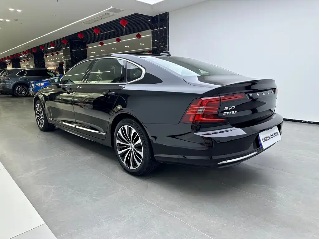 Volvo S90 2025