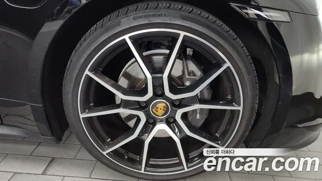 Porsche Taycan 2022