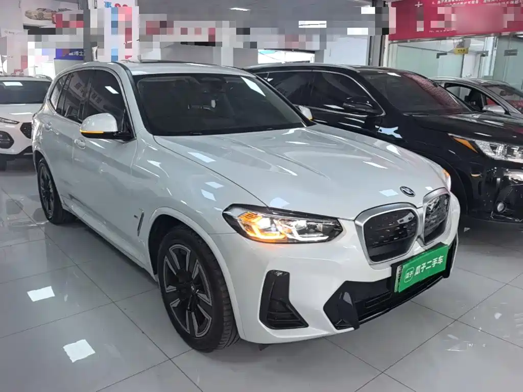 BMW iX3 2024