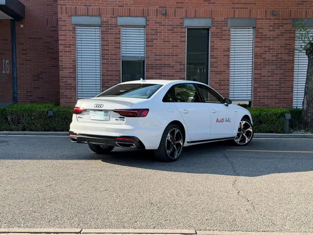 Audi A4 2025