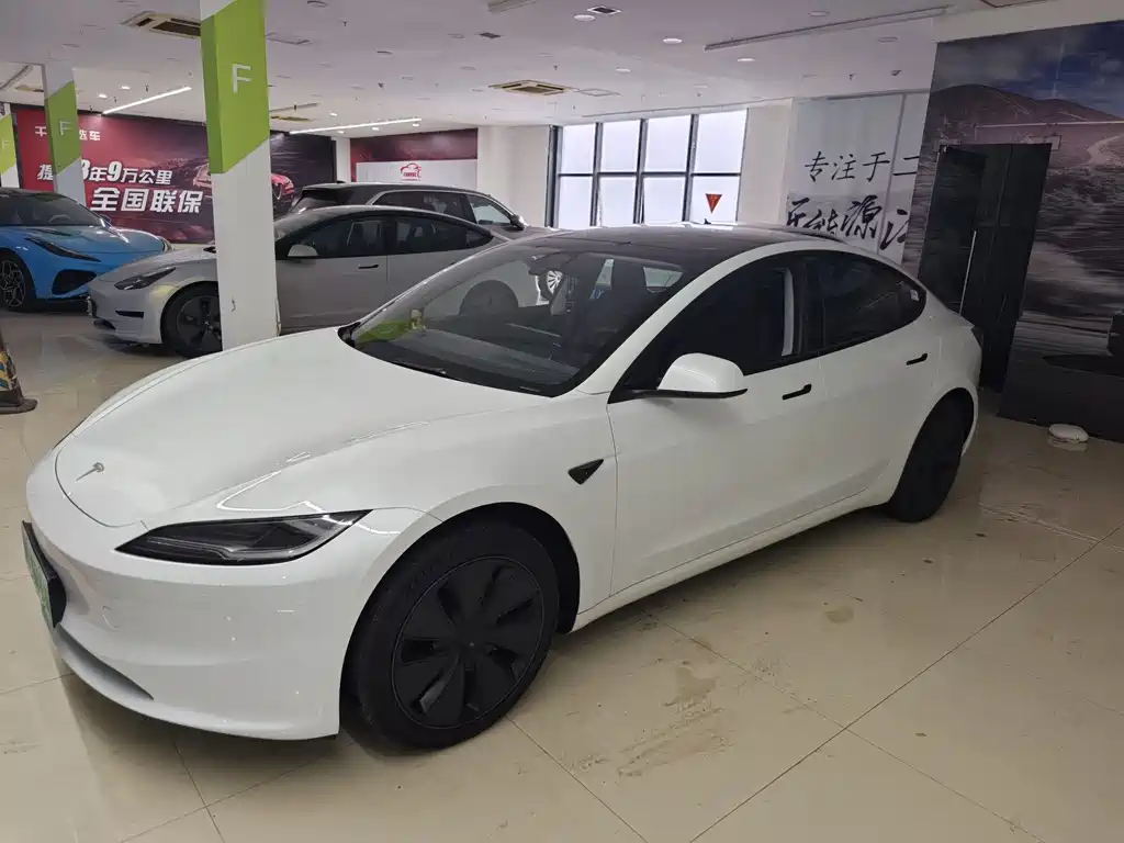 Tesla Model 3 2024
