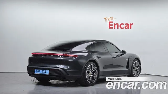 Porsche Taycan 2023