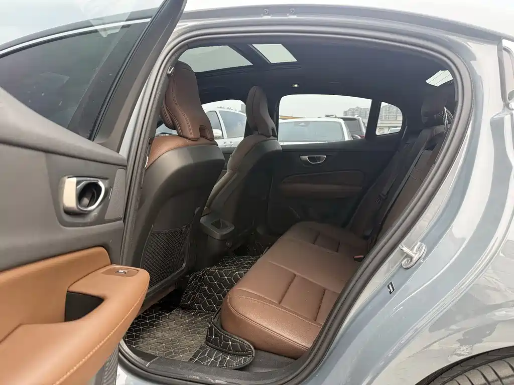 Volvo S60 2024