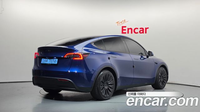 Tesla Model Y 2024