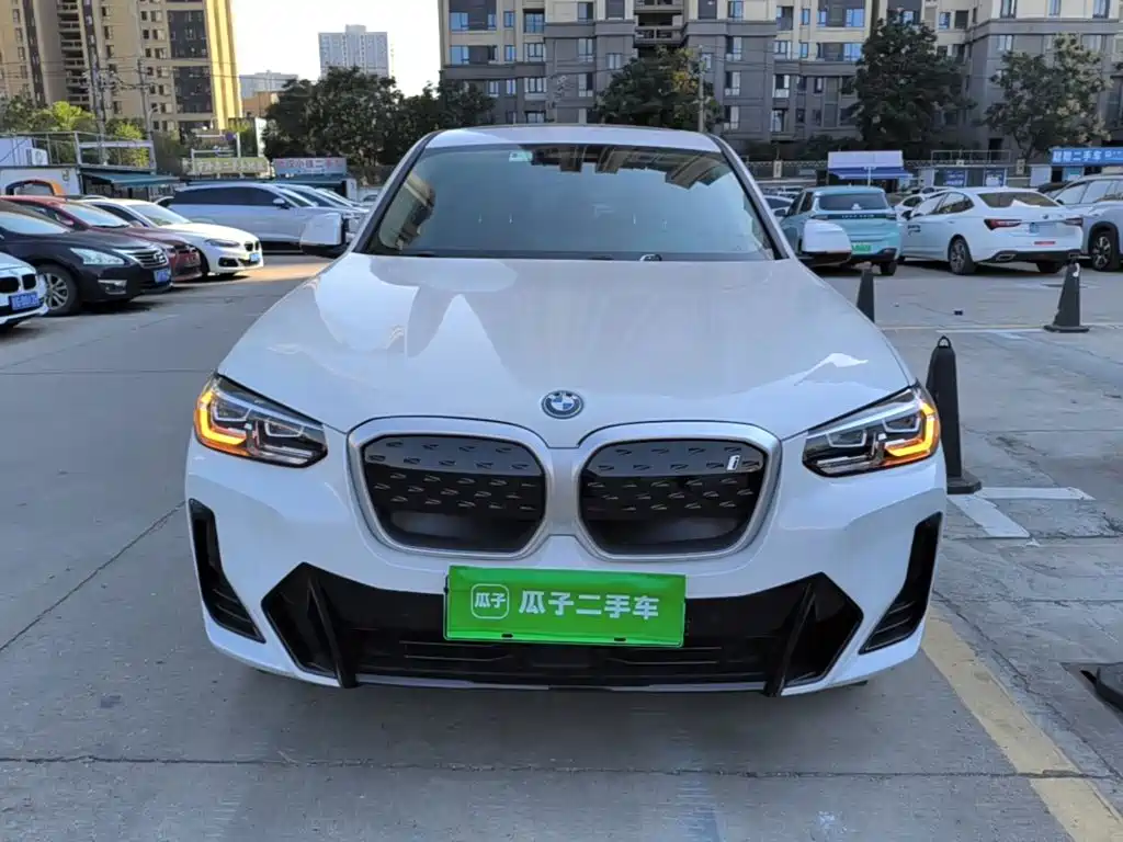 BMW iX3 2024