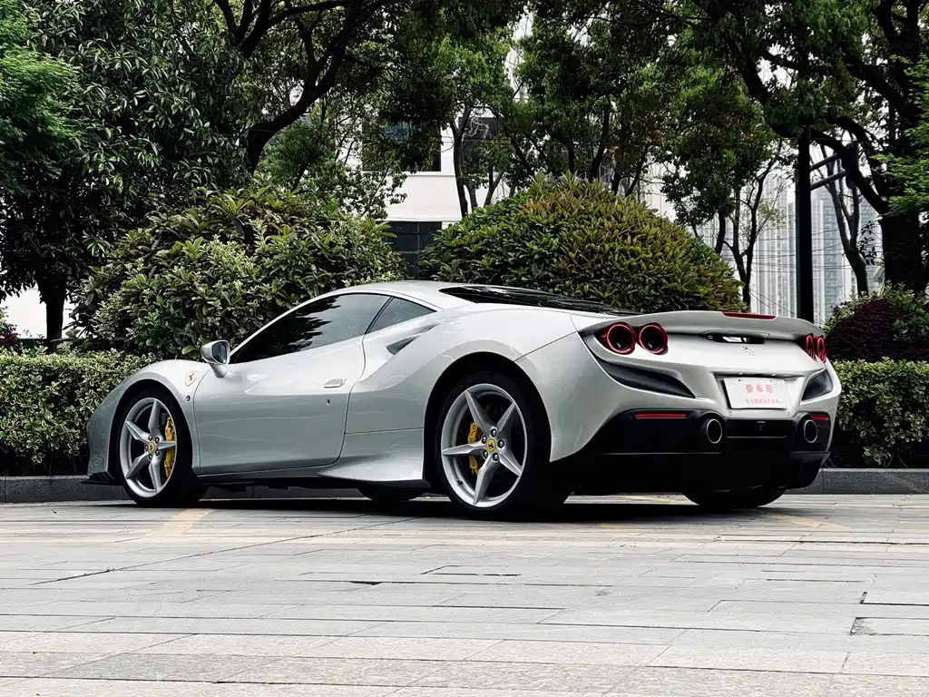 Ferrari F8 2021