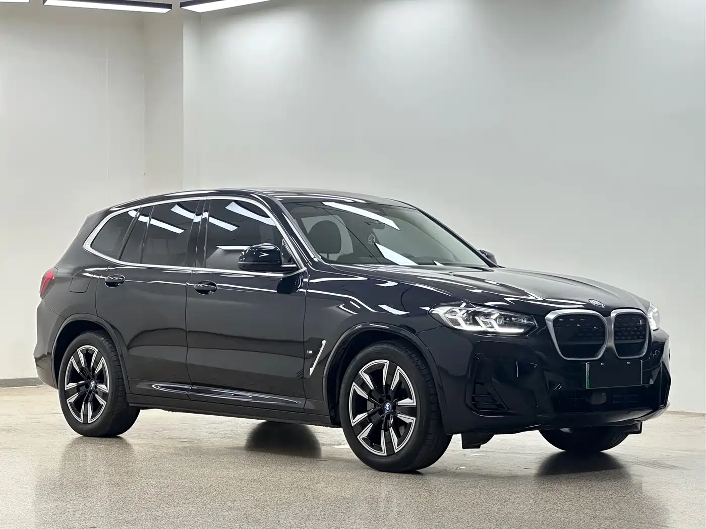 BMW iX3 2025