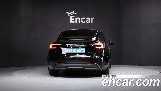 Tesla Model 3 2024