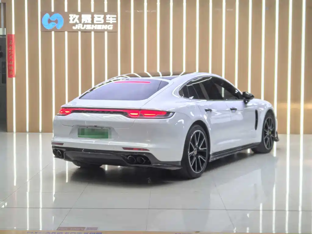 Porsche Panamera 2021