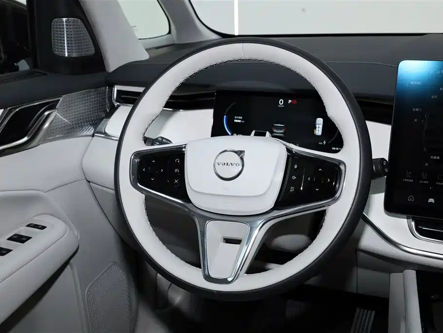 Volvo EM90 2024