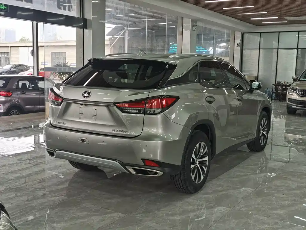 Lexus RX 2021