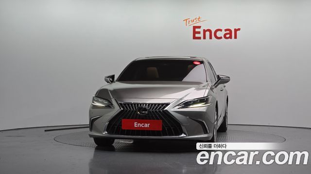 Lexus ES 2023