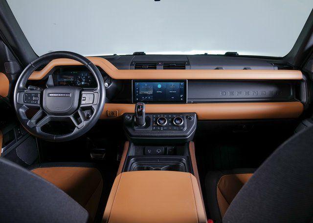 Land Rover Defender 2021