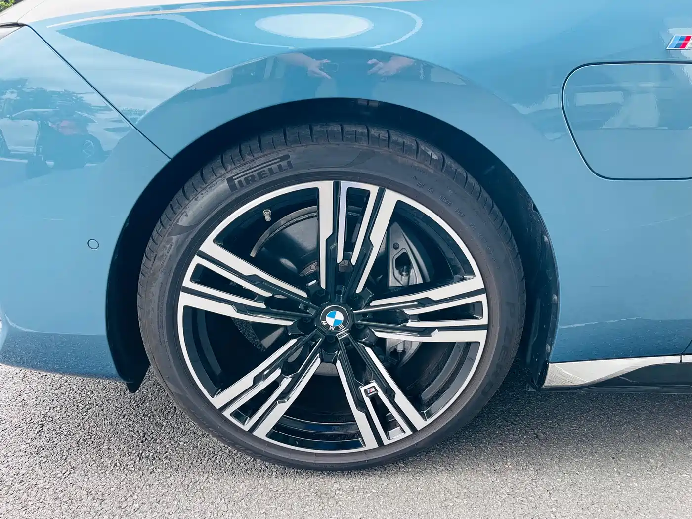 BMW i7 2025