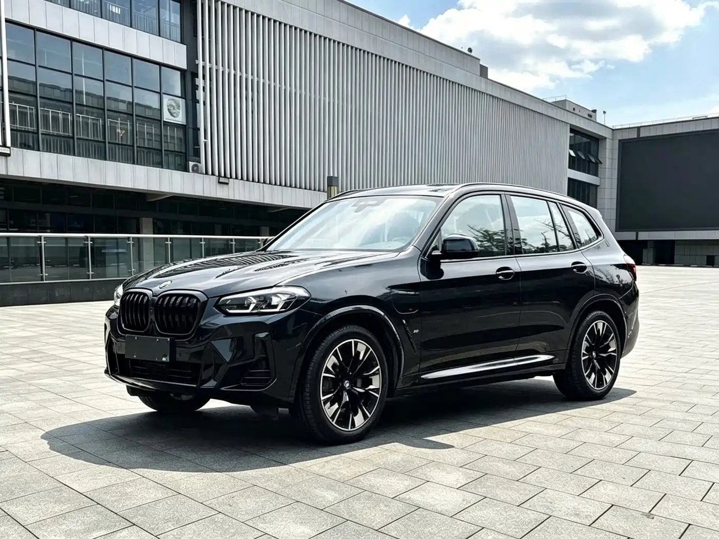 BMW iX3 2025