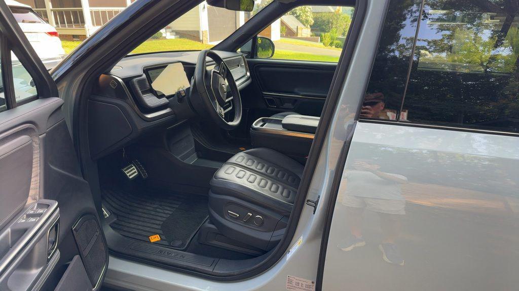 Rivian R1S 2023