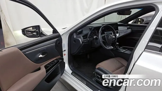 Lexus ES 2023