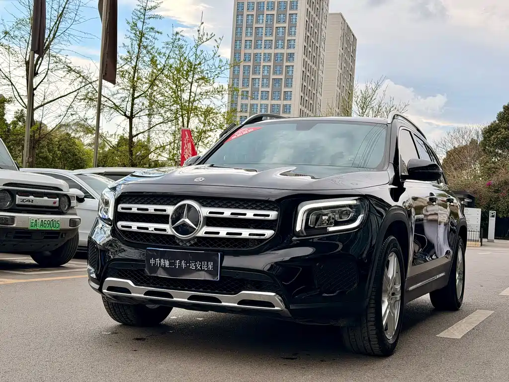 Mercedes-Benz GLB 2023