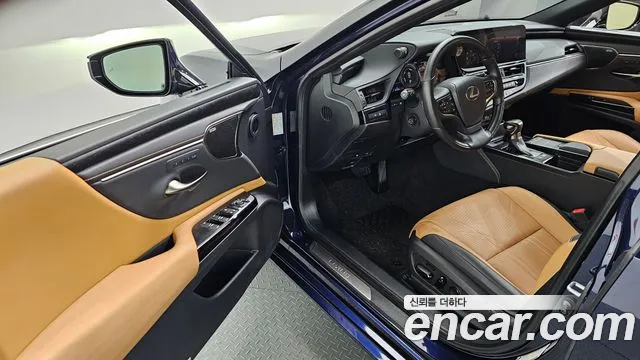 Lexus ES 2022