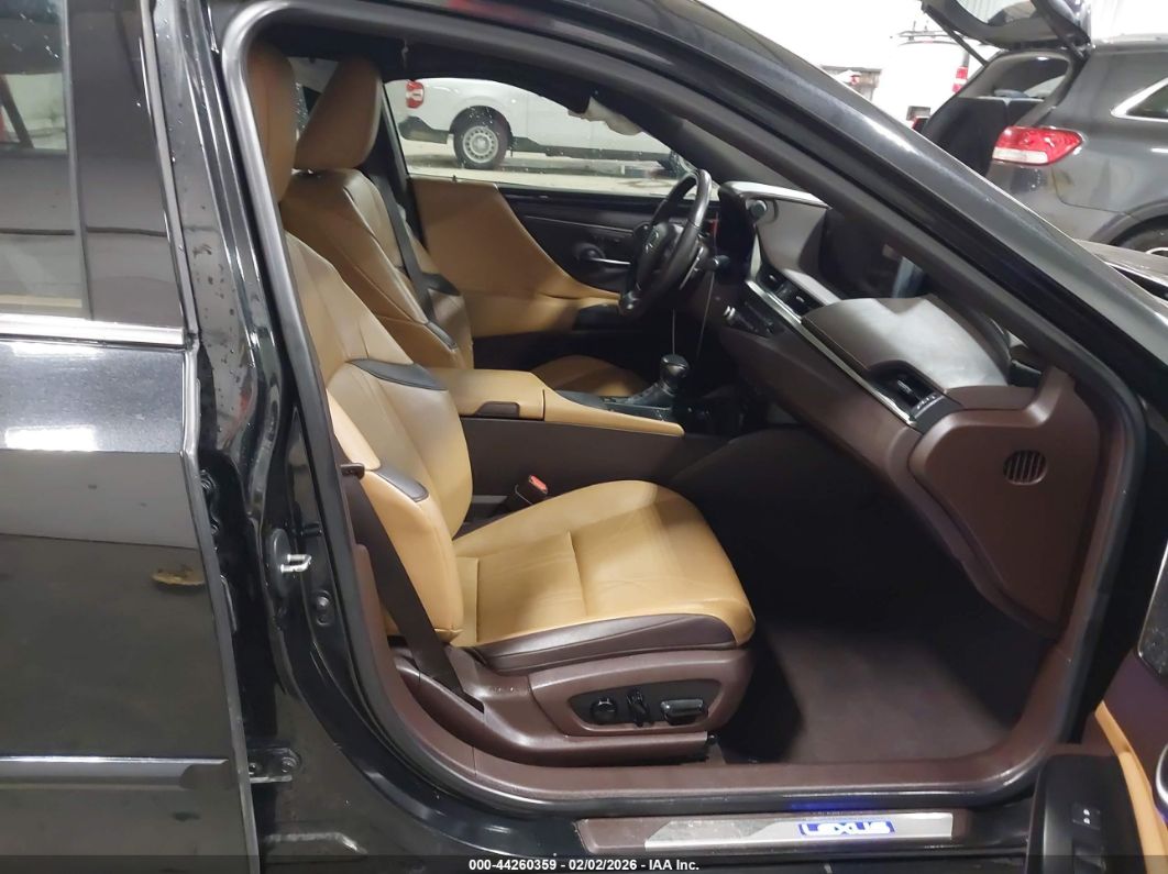 Lexus ES 2021