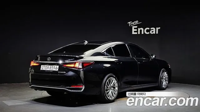 Lexus ES 2023