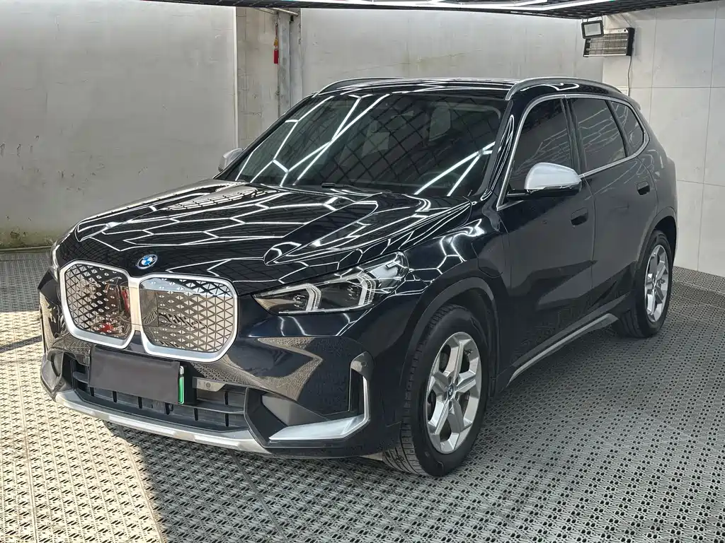 BMW iX1 2024