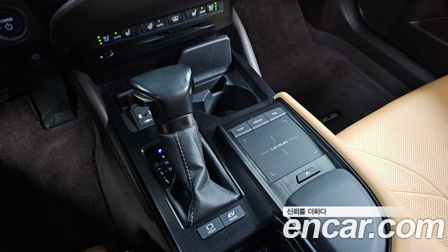 Lexus ES 2021