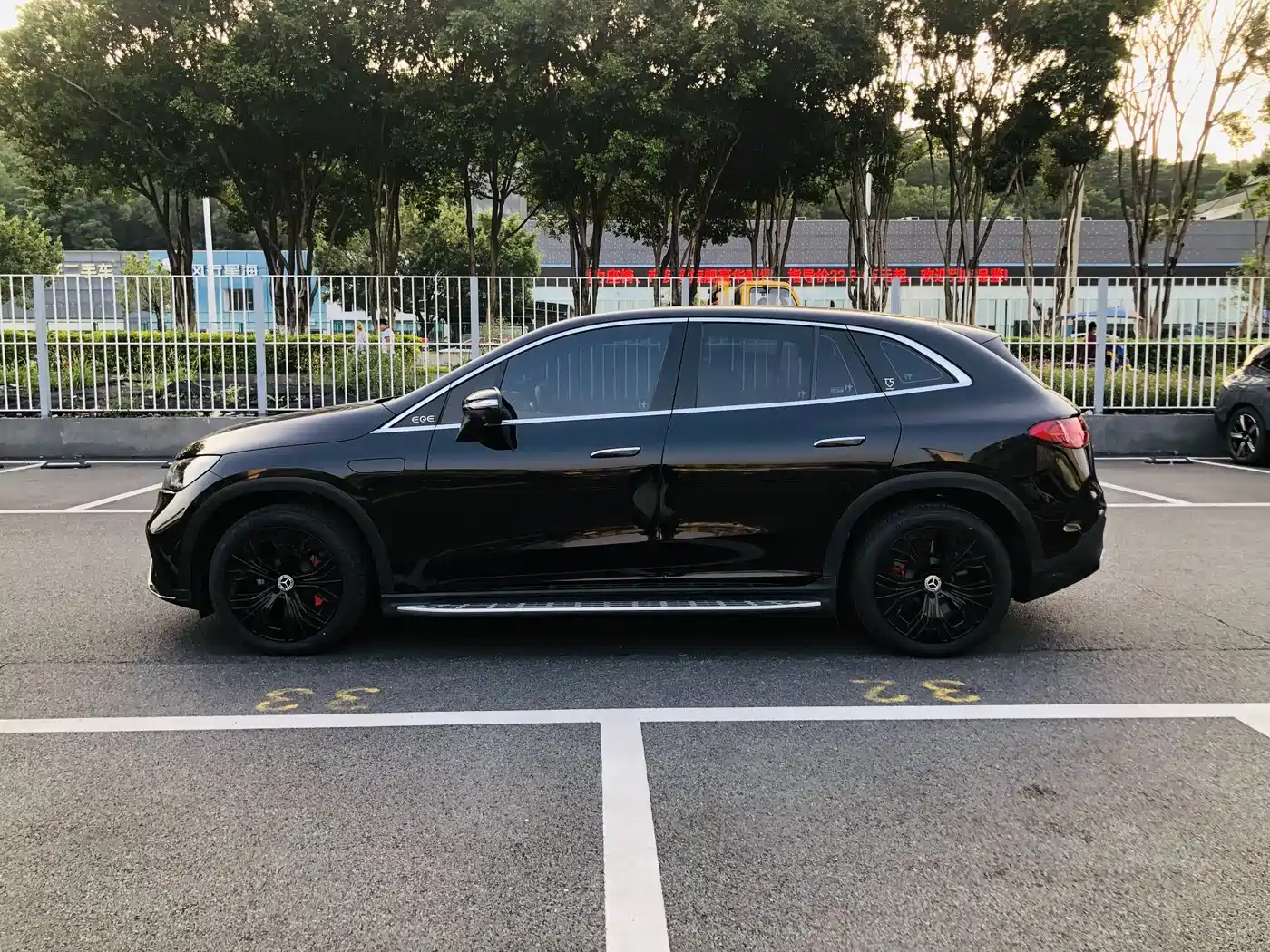 Mercedes-Benz EQE SUV 2025