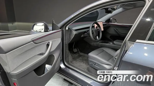 Tesla Model Y 2025