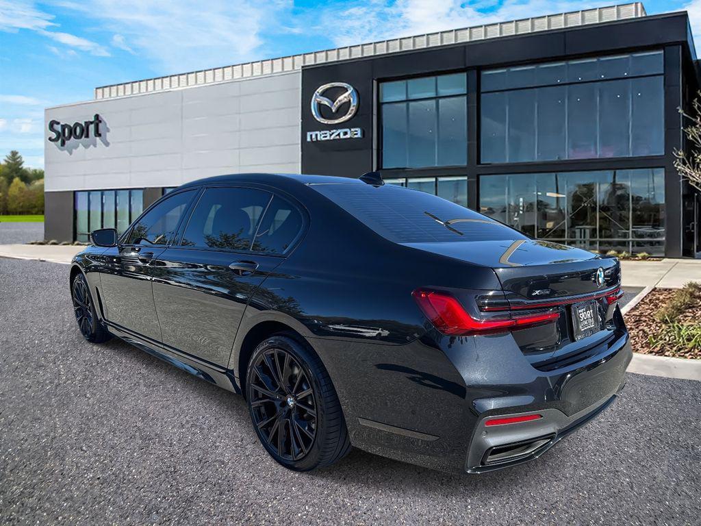 BMW 750 2022