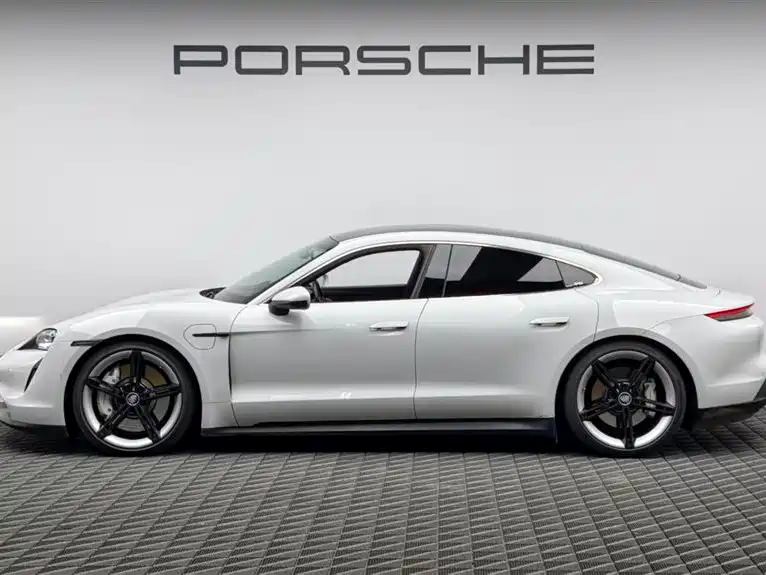 Porsche Taycan 2022