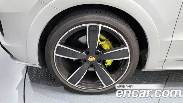Porsche Cayenne 2021