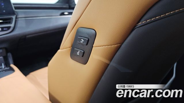 Lexus ES 2022