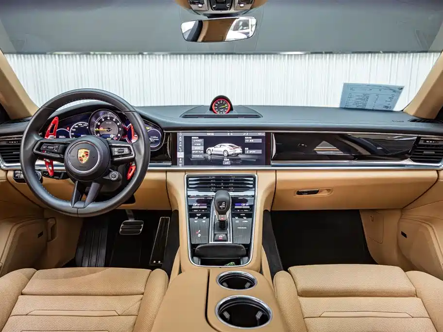 Porsche Panamera 2021