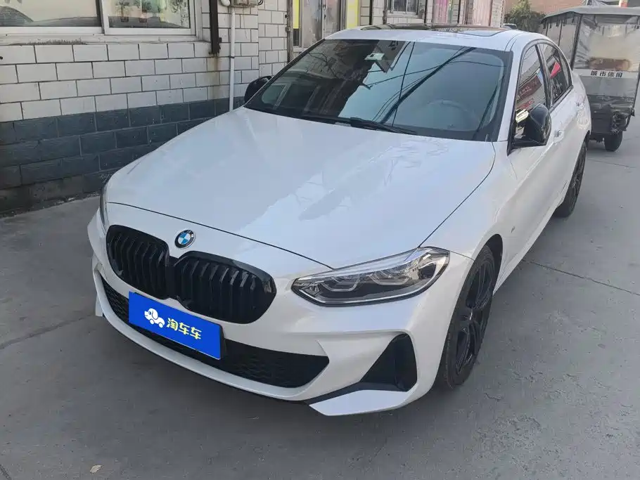 BMW 1 серии 2023