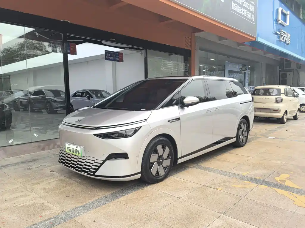 Xpeng X9 2025